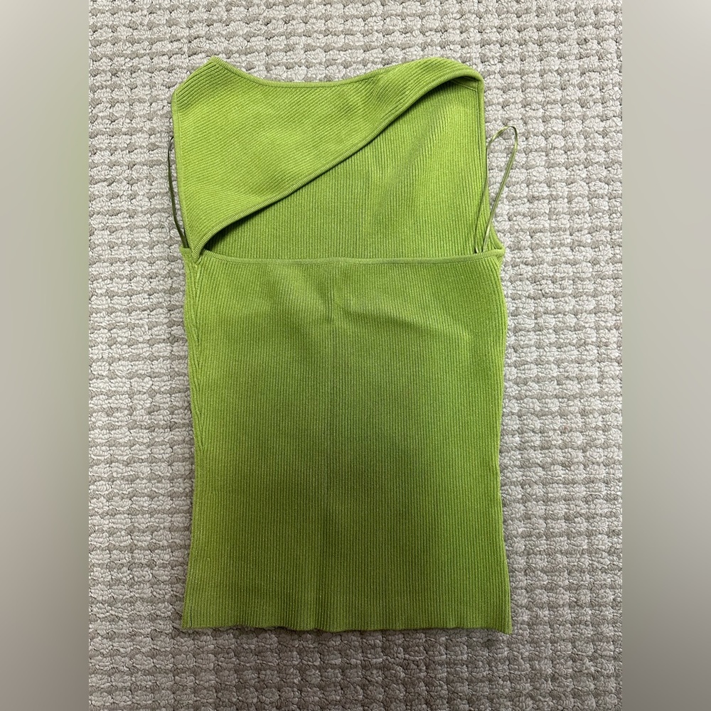 NWOT Beautiful Gauge81 Green Contemporary top. In brand new condition. Size S - Picture 4 of 6